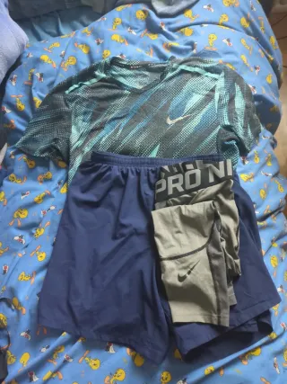 Se regala Conjunto deportivo Nike camiseta y short