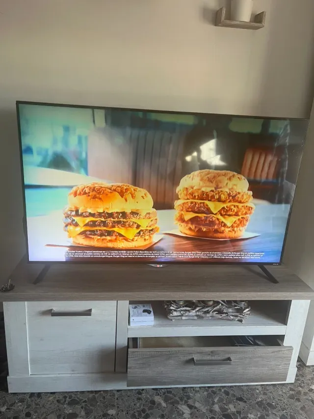 Mesa TV madera y blanco