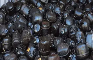 Lotti di motori per frigoriferi da esportare