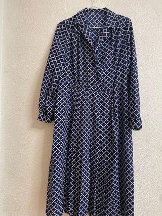 Vestido azul y blanco con estampado