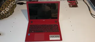 Acer Aspire E5-573-388F Negro/Rojo