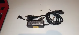 Acer Aspire E5-573-388F Negro/Rojo