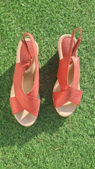 Sandalias talon tipo cuña (2-3 cm) Talla 39 Rojas