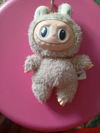 Labubu peluche