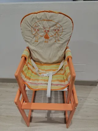 Trona de madera para bebé