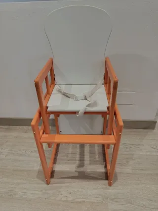 Trona de madera para bebé