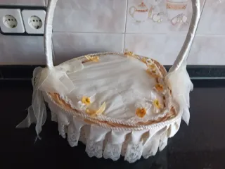 Cestas de Comunión/Boda Beige y Blancas