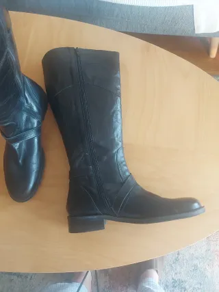 Botas de piel negras altas