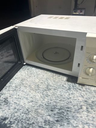Microondas blanco