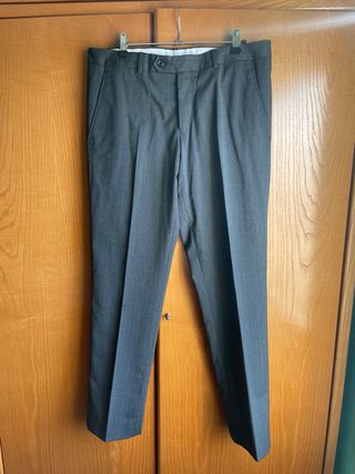 Traje Zara Man Gris y Camisa Negra