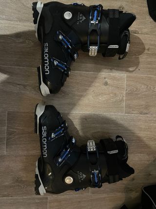 Esquís y botas de esquí