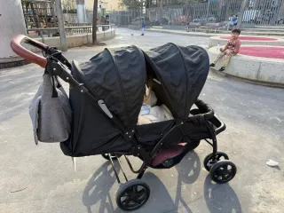 Silla de paseo gemelar negra