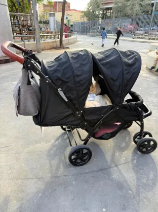 Silla de paseo gemelar negra
