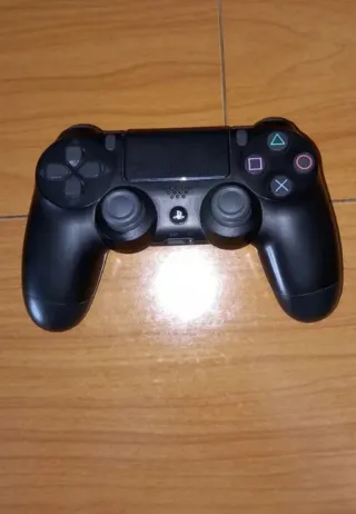 PS4 (PlayStation 4) con 2 controller