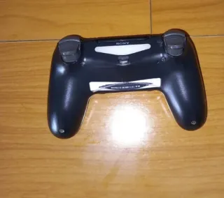 PS4 (PlayStation 4) con 2 controller