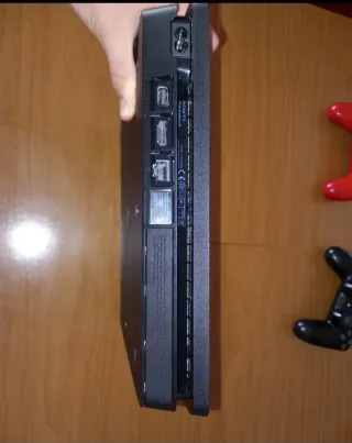 PS4 (PlayStation 4) con 2 controller