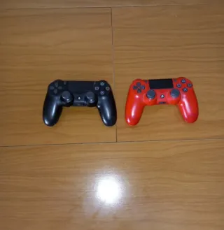 PS4 (PlayStation 4) con 2 controller