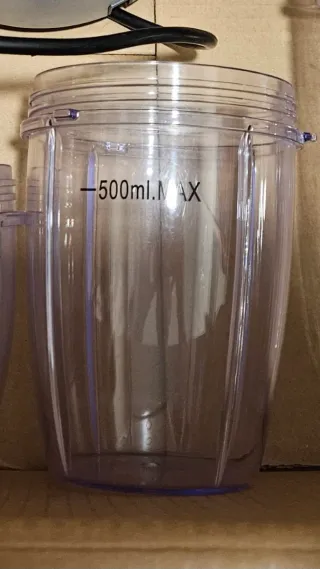 Licuadora con vasos y cuchillas