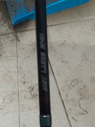 Caña de pescar con carrete