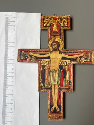 Crucifijo decorativo.