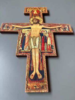 Crucifijo decorativo.