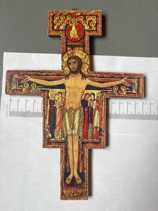 Crucifijo decorativo.