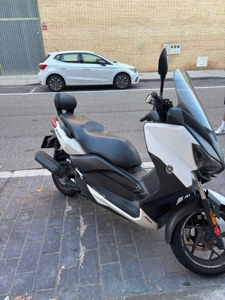 Yamaha Xmax 125 Scooter