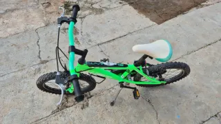 Bicicleta infantil verde