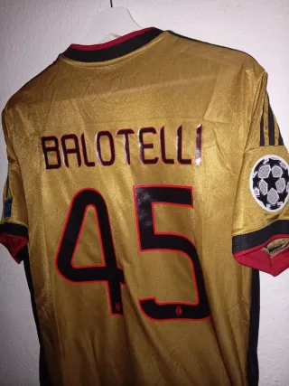 Camiseta futbol vintage Talla L Dorada