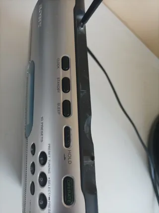 Radiodespertador Sony Plata y Negro