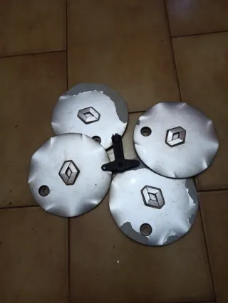 Juego Tapacuos llantas Renault con llave