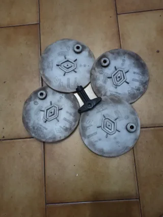 Juego Tapacuos llantas Renault con llave