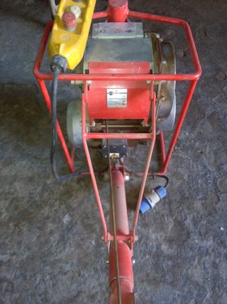 Soporte elevador rojo