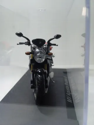 Maqueta MV Agusta Brutale S 1:24