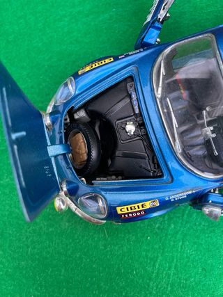 Alpine A110 – Bburago – Escala 1:16 = escala 1:18