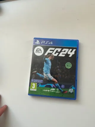 PS4 (PlayStation 4) Nera + FIFA 24