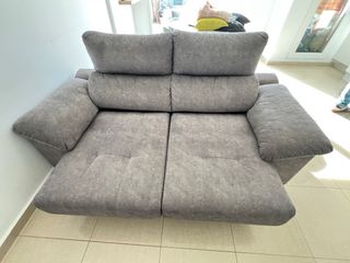 Sofá gris de tela
