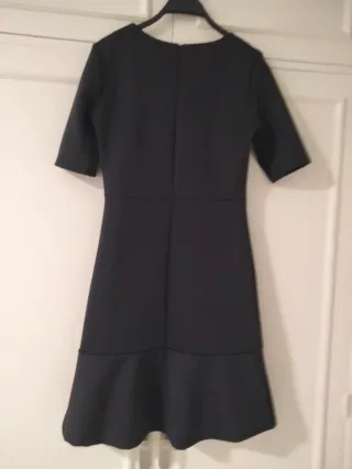 Vestido negro con volantes