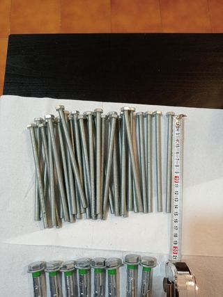 Tornillos de expansión metálicos