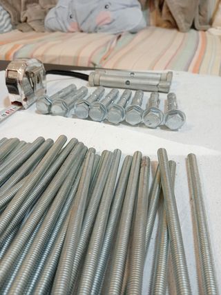 Tornillos de expansión metálicos