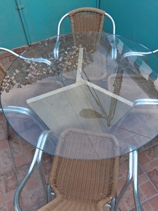 Mesa de mármol con 4 sillas