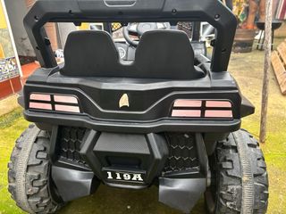 Coche 4x4 para niños.