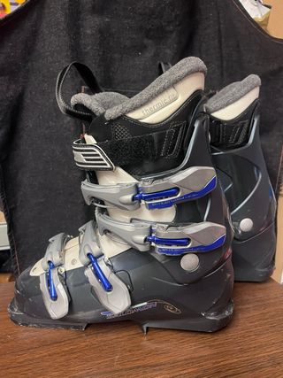 Botas de esquí Salomon talla 24 y skis wedze 126.