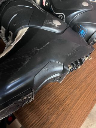 Botas de esquí Salomon talla 24 y skis wedze 126.