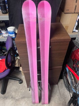 Botas de esquí Salomon talla 24 y skis wedze 126.