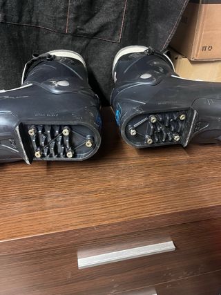 Botas de esquí Salomon talla 24 y skis wedze 126.