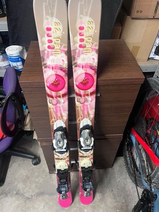 Botas de esquí Salomon talla 24 y skis wedze 126.