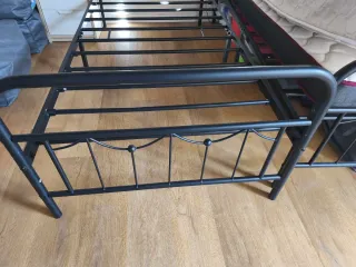 1 Cama Individual  con Colchon