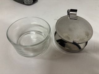 Vendo 8 ricambi in vetro per formaggiere a €1 cad.