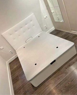 Canapés colchones cabezales sofas mesitas